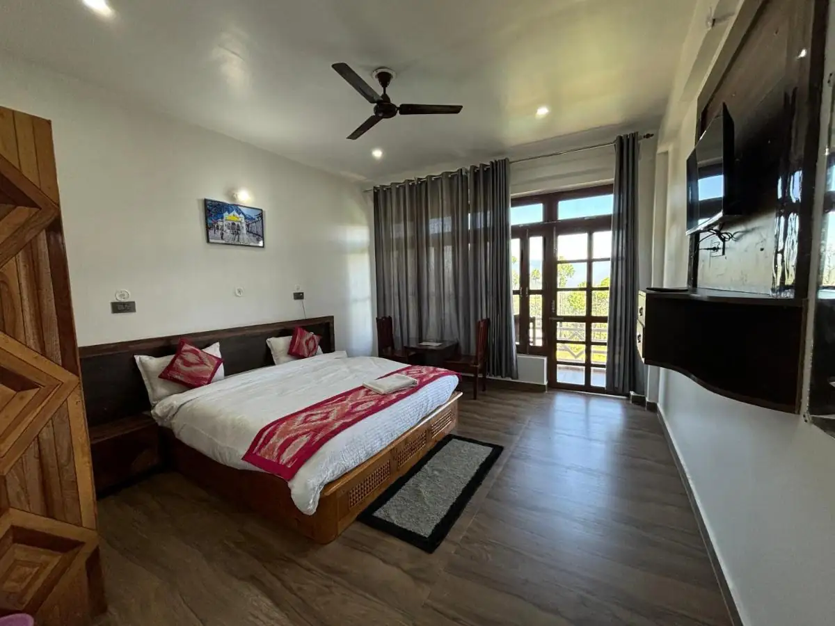 Deluxe Room at Lap of Himalayas — photo 2
