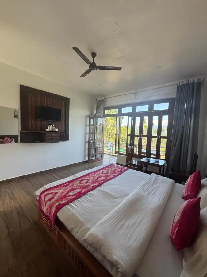 Deluxe Room at Lap of Himalayas — photo 4