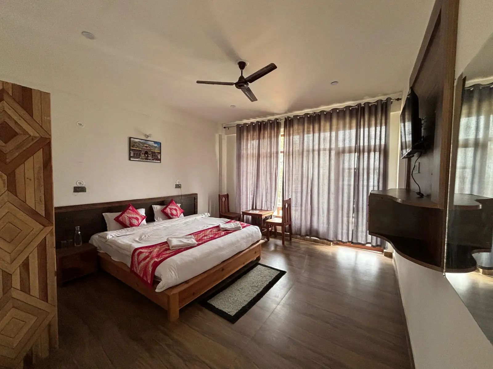 Deluxe Room at Lap of Himalayas — photo 3