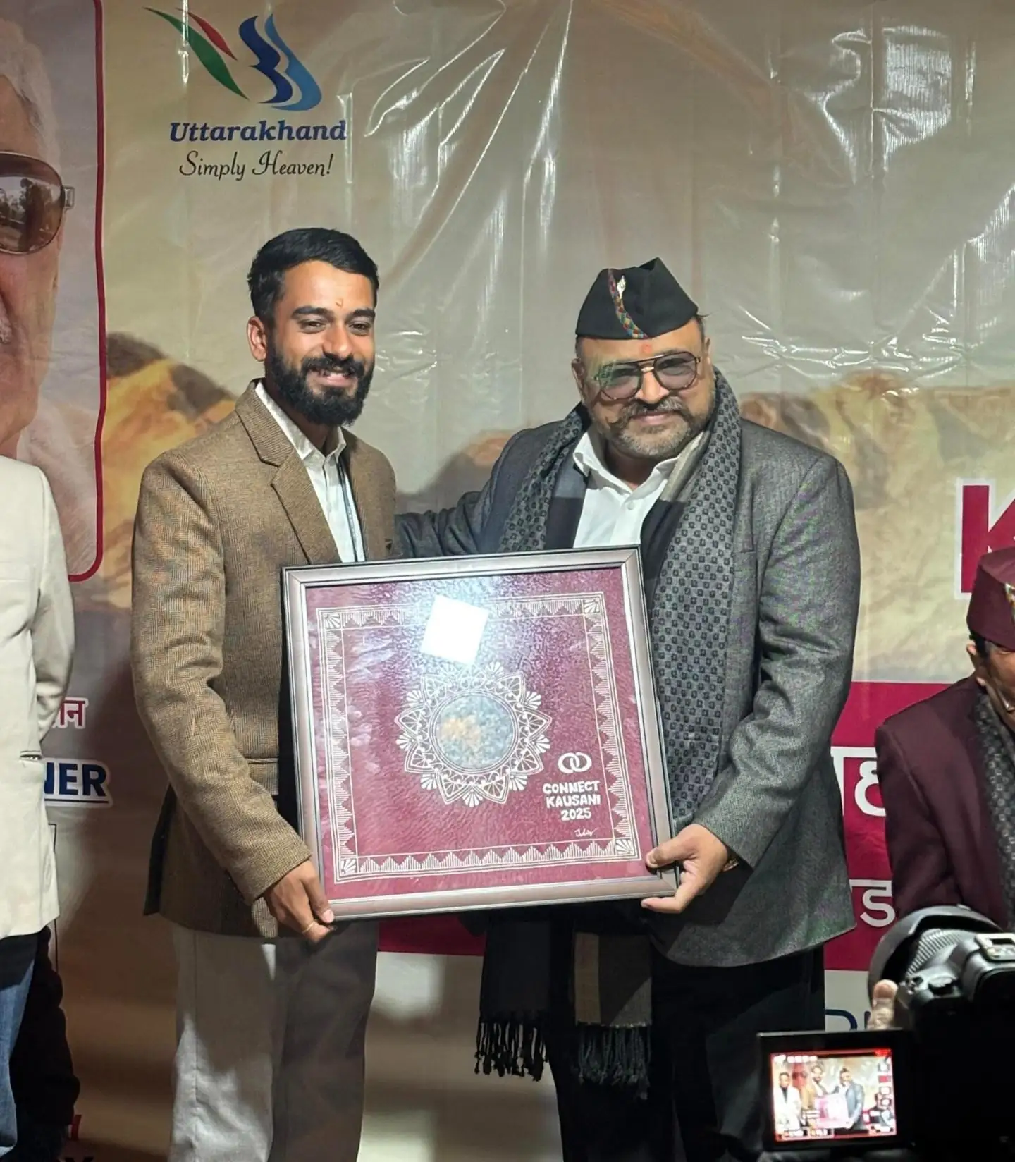 Vinay Tewari, founder of Lap of Himalayas, being honoured at Connect Kausani 2025